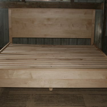 Ship Soon 3587 King Maple NbRnV05 Solid Hardwood Platform Bed with head and foot boards nearly flush with posts natural tung oil finish 