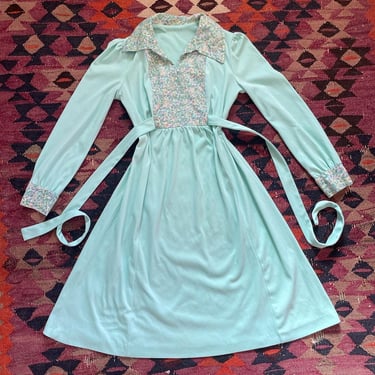 1970s minty sea foam green/blue babydoll dress with floral details, and large collar 