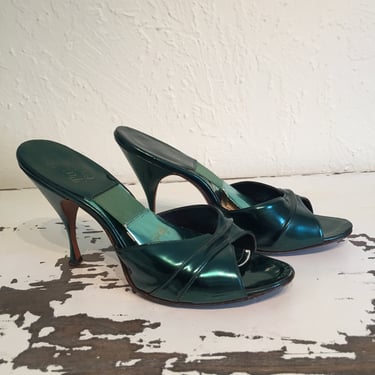 Posting Her Heart to You - Vintage 1950s Dark Green Metallic Leather Spring-o-lators - 7 1/2M 