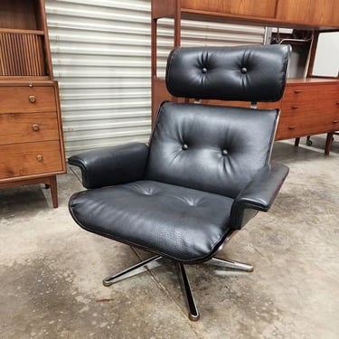 Eames Style Lounge Chair (Please Read Shipping Info in Description) 