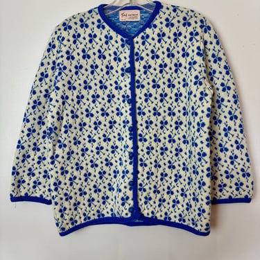 60’s mod 100% wool knit cardigan sweater~ cropped boxy cut~ bright blue pattern~ 1960’s knitted floral print~ size Medium 