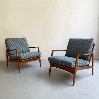 Pair Of Scandinavian Modern Beech Lounge Chairs