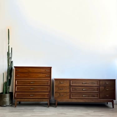 Pair of Vintage Midcentury Broyhill Dressers