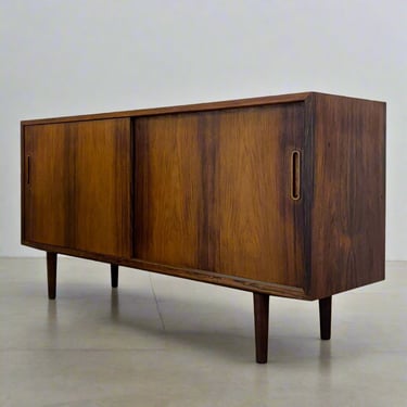 Hundevad & Co. Danish Rosewood Sideboard Model HU 40/5 Designed by Carlo Jensen - #A1625