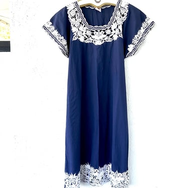 Vintage 70s Hawaiian Prairie Ditzy Floral Cottagecore Dress with Quilted Patchwork and Embroidered Lace 