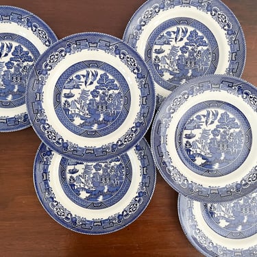 Blue Willow Salad Plates. Blue and White Chinoiserie English China. 