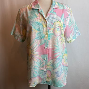 80’s shirt pastel pink & green Hawaiian style print Summer vibes boxy short sleeve Retro y2k trend floral flowers print /size Medium 