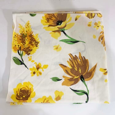 Vintage Floral Yellow Tablecloth Flower Mid-Century Table Cloth Dining Room Kitchen Linen 1950s 