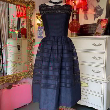 vintage 1950s fit and flare dress pin tucked black cotton and lace s/m full 27 