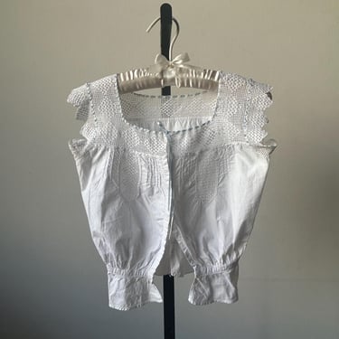 6892t / antique lace ribbon top 