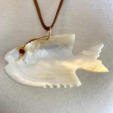 Cool Vintage 70s HAND CARVED Fish ABALONE Shell Pendant Necklace / Artwear 