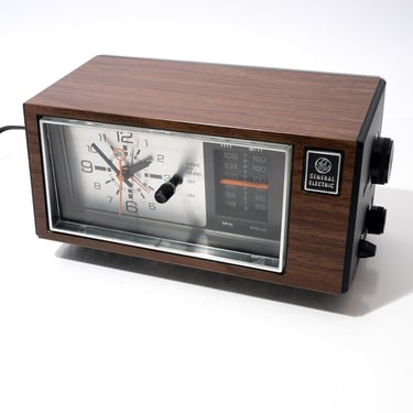 Mid Century Panasonic RC-1091 Alarm Clock Radio - 1969