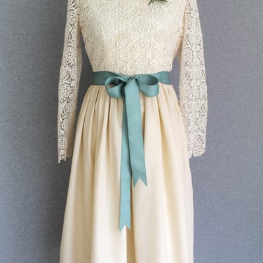 1970s - Ivory - Lace Bodice - Fully Lined - Party Dress - Short Wedding Dress - Estimated size M 8/10 