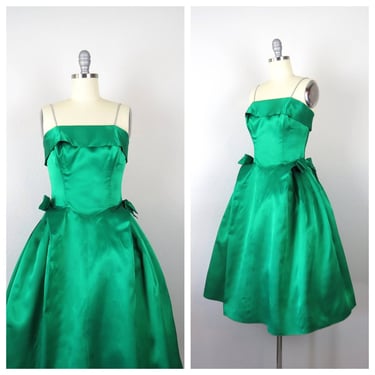 Vintage 1950s formal dress party cocktail bubble hem fit and flare green 
