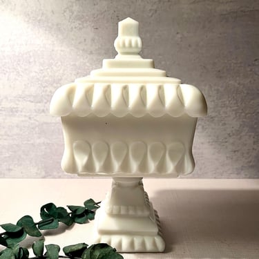 Mid Century Westmoreland Milkglass Milk Glass Pedastal Wedding Cake Box Candy Bowl 