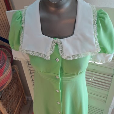 Way Cute 60s 70s Green  Maxidress / Flower Buttons / Lace Edged Square Collar /Puff sleeves / Empire Waist 