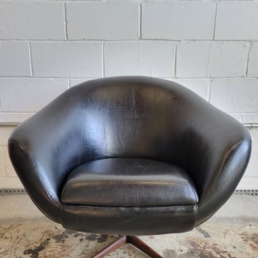 Mid Century Overman Pod Swivel Chair