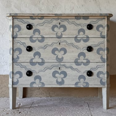 Single Gusto Painted Three-Eyed Chintamani Swedish Chest