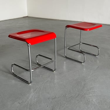 Pair of Vintage Modernist Cantilever Stools by Arclinea, in Red Plastic and Chromed Tubular Steel, 1970s Italy 