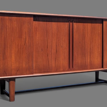 Mid Century Modern Danish Modern Teak Credenza In the Manner of Arne Vodder 