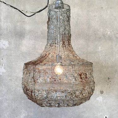 Indoor/Outdoor Wire Hanging Lamp