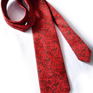 AUSTRIA Red & Black Paisley Print SKINNY Men's Necktie, Suit Tie, Mid Century 1950's, 1960's Vintage 