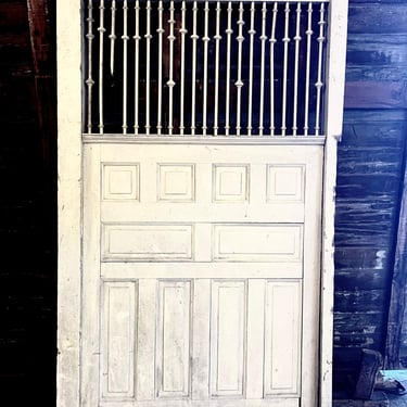 Old White Partition Divider (83x48x4)