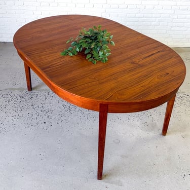 Round Danish Modern Teak Dining Table with 2 large leaves