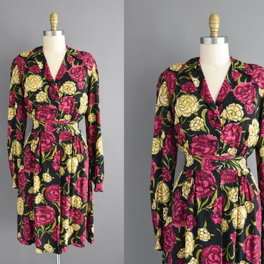 1940s Vintage Floral Rayon Crepe Dress | Small Medium 