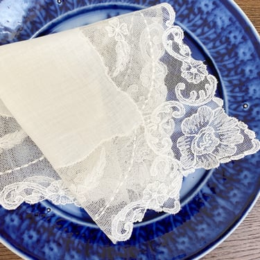 Vintage lace wedding hankie. White bridal handkerchief with delicate floral lace. Something old keepsake gift for the bride. 