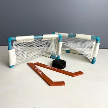 Micro tabletop hockey game - goals, sticks, puck - 1980s vintage 
