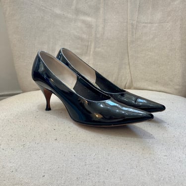Vintage 60s POINTY PATENT PUMPS / 2.5” heel / Geppetto 