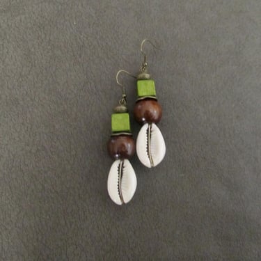 Cowrie shell earrings, wood earrings green, African jewelry, Afrocentric earrings, seashell, chunky earrings, exotic ethnic earrings 