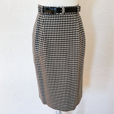 80s Black and Cream Houndstooth Wool Pencil Skirt with Belt | 26