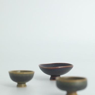 Small Mid-Century Scandinavian Modern Collectible Brown Stoneware Bowls by John Andersson for Höganäs Ceramics, 1950s, Set of 3 