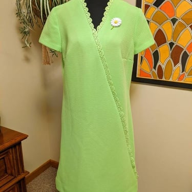 Vintage 1960s Lime Green Ribbed Texture Shift Dress with Scalloped Lace Detailing by Meg Madison New York 