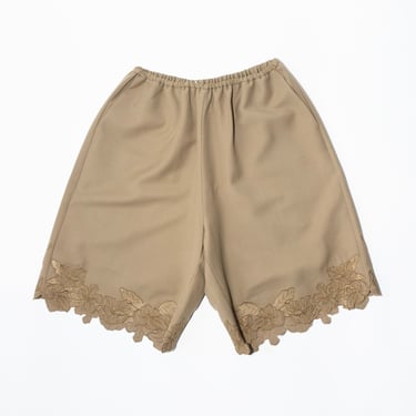 Embroidered Bermuda Short in Alondra Green