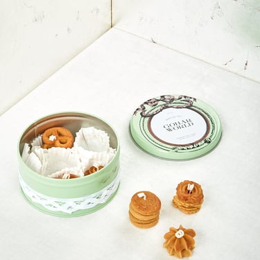 Biscuit Tin Candles