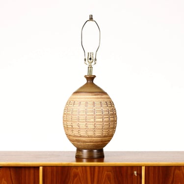Mid Century Vintage Table Lamp — Bob Kinzie for Affiliated Craftsmen — Textured facade —Raw stoneware + Green Glaze 