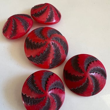 Buttons 5 red black plastic 