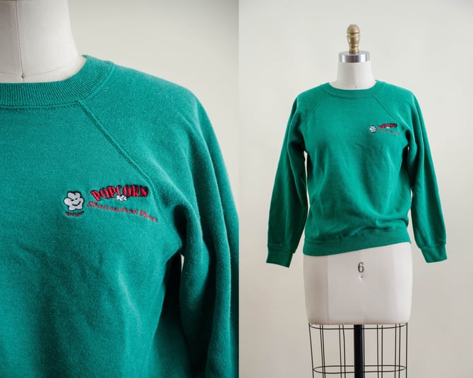 green embroidered vintage sweatshirt | 80s 90s vintage cute silly popcorn short petite kelly green sweatshirt 