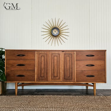 Mid Century Modern Dresser – Restored Broyhill Sculptra 9 Drawer Credenza with Cabinet Doors – Vintage Walnut MCM **Read entire listing 