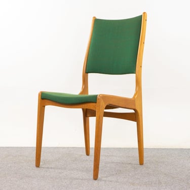 4 Oak Danish Dining Chairs - (325-149) 