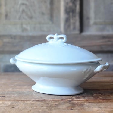 J & G Meakin antique ironstone oval covered serving dish tureen 2 piece England 1890 footed bowl 