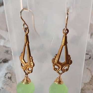 Stunning Vintage 1930s Faceted Jade / Brass Deco Drop Earrings 