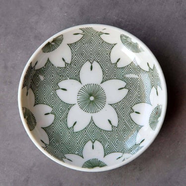 11.2cm / Antique Small Plate | Japanese Porcelain | Japanese Retro Graphic 