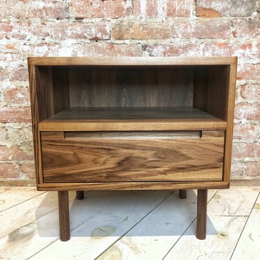 Mid Century Night Stand Bedside Table with Drawer and Shelf in Solid Wood 