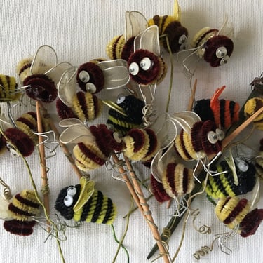 Vintage Chenille Stem Bees, Set Of 23, Pipe Cleaner Bumble Bees, Millinary, Floral Arranging, Crafting, Honey Bees, Read Description 