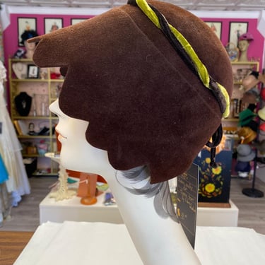 vintage 1960s cloche style brown wool hat, 60s mod scalloped hat, valerie modes 