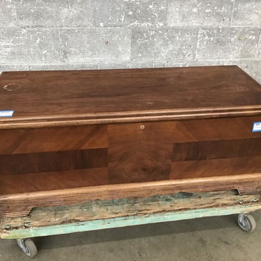 Roos Cedar &#8220;Sweetheart&#8221; Chest (Seattle)